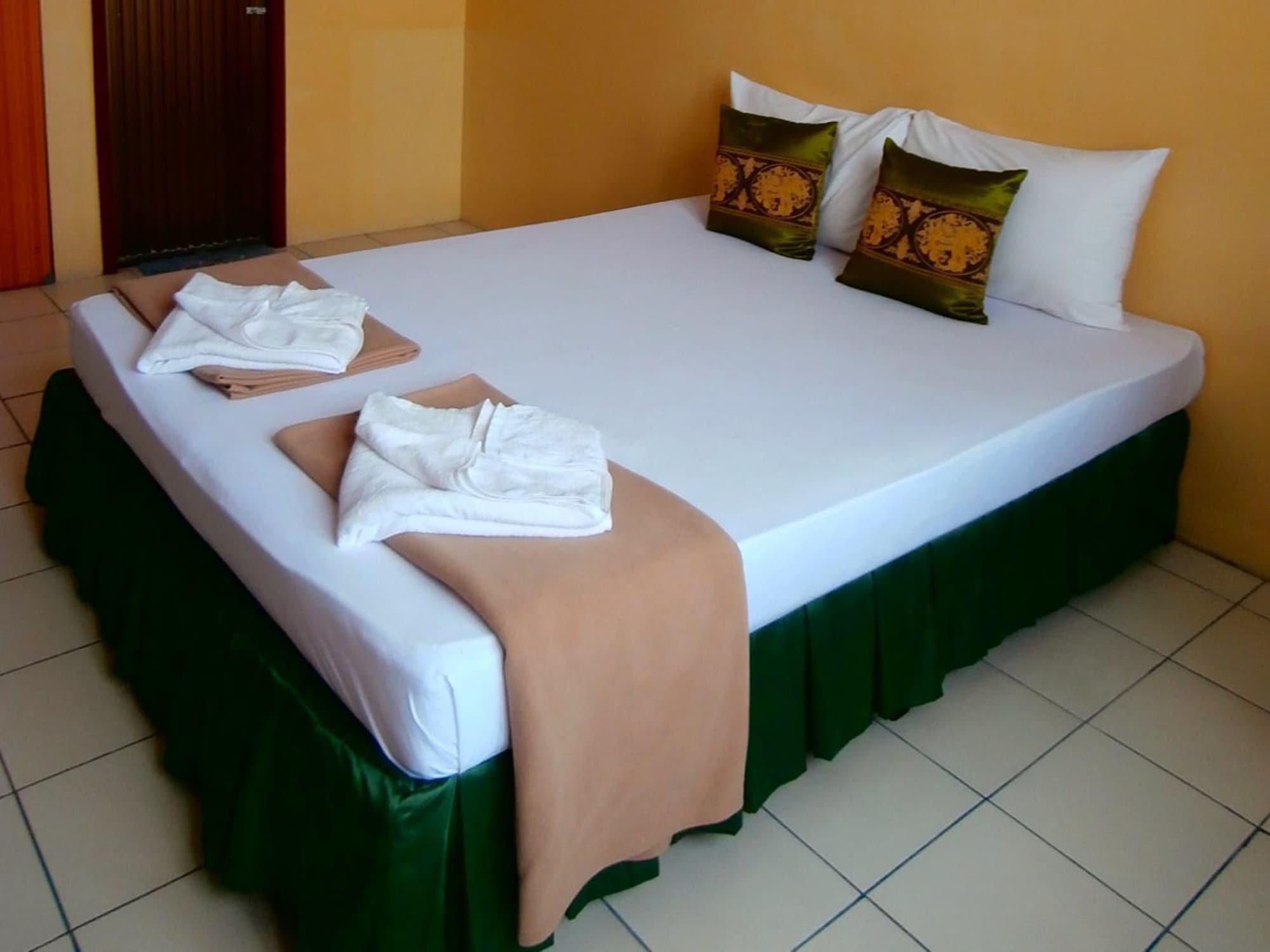 Hotel Seabreeze Mansion Phuket Zewnętrze zdjęcie